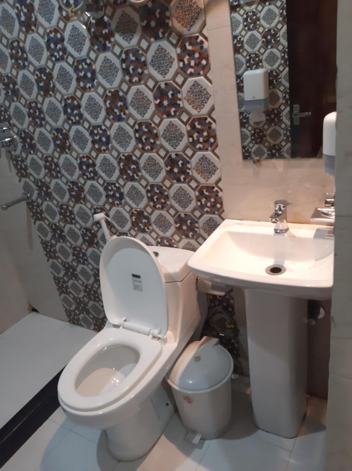 Hotel Platinum Calcutta Buitenkant foto